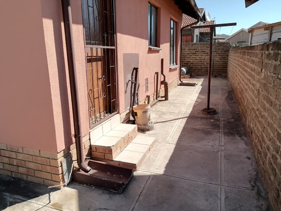 To Let 3 Bedroom Property for Rent in Tlhabane West North West